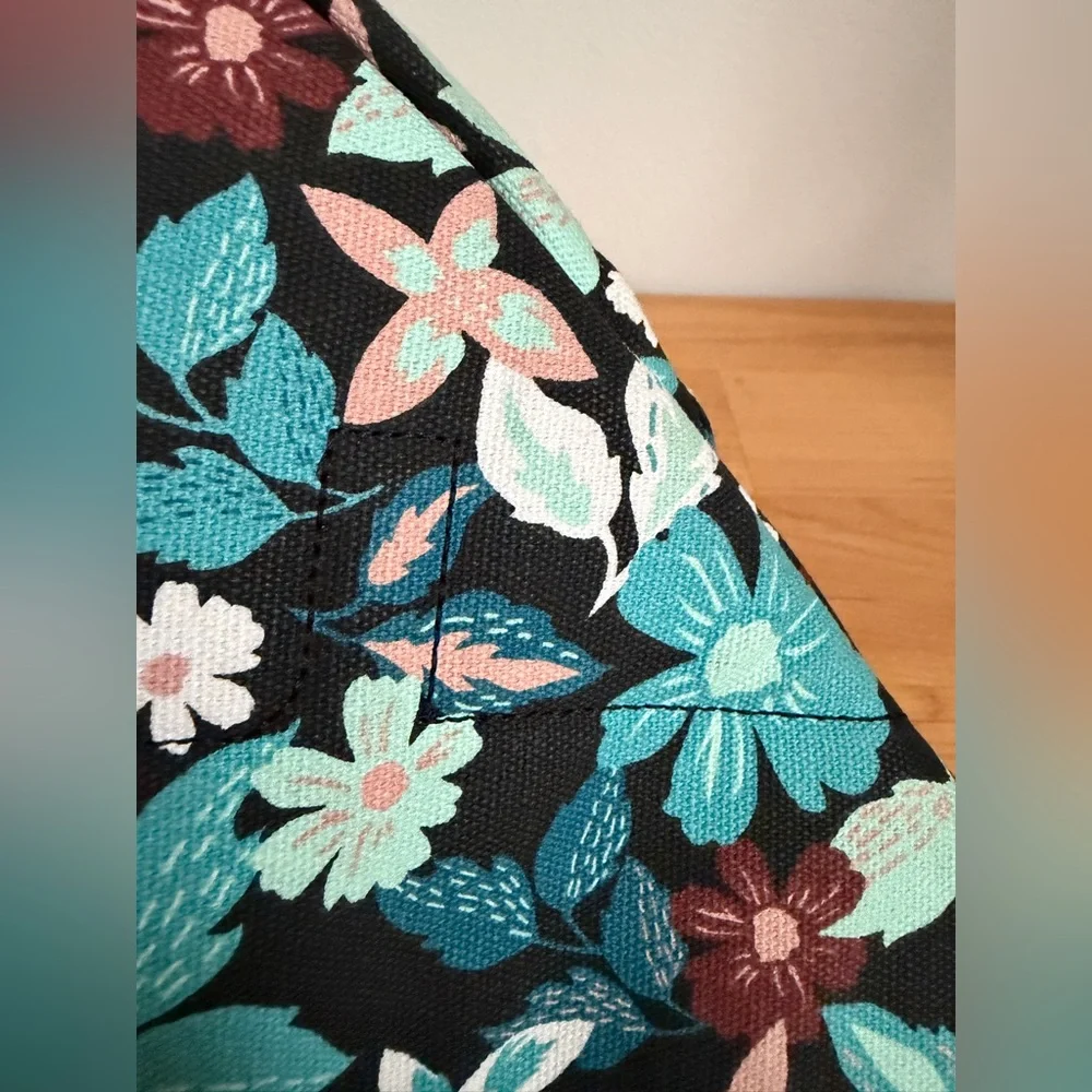 Kavu Floral Pattern Rope Sling Bag - Picture 9 of 17